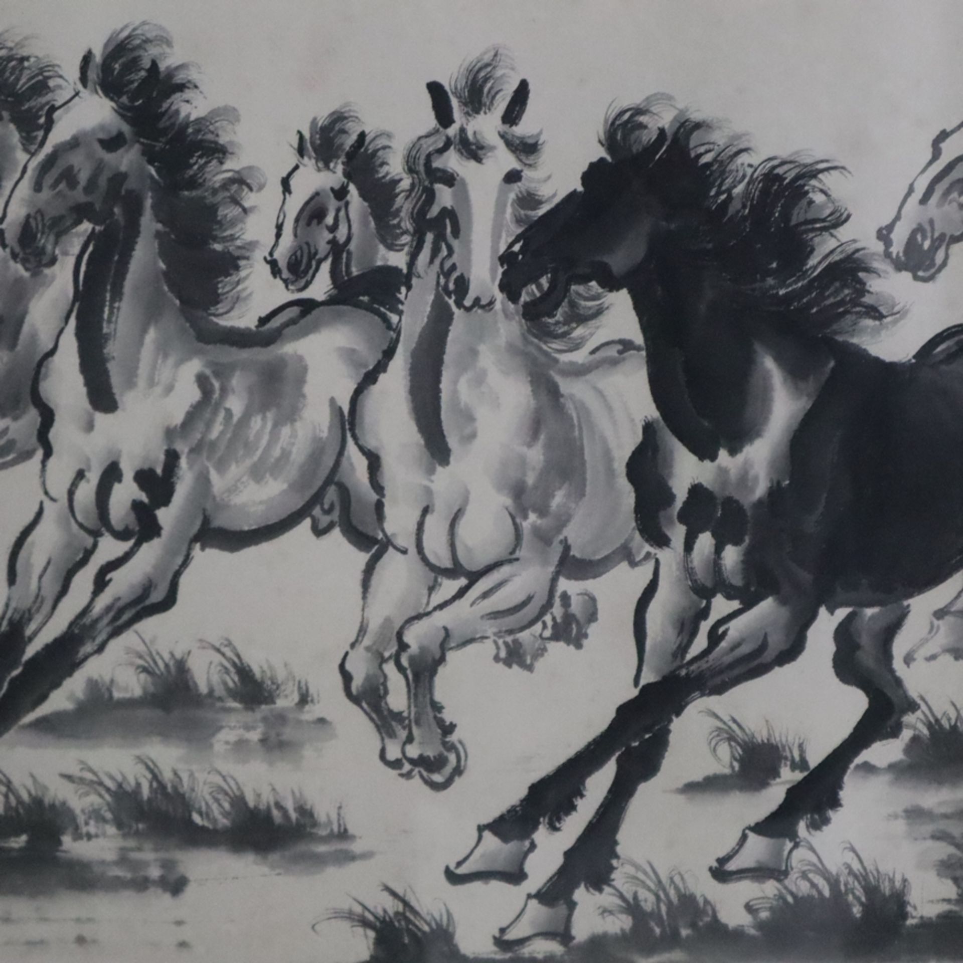 Herde Wildpferde - vorwärts stürmende Pferde in der Art des Xu Beihong, Tusche auf Papier, Bildmaße - Bild 5 aus 10