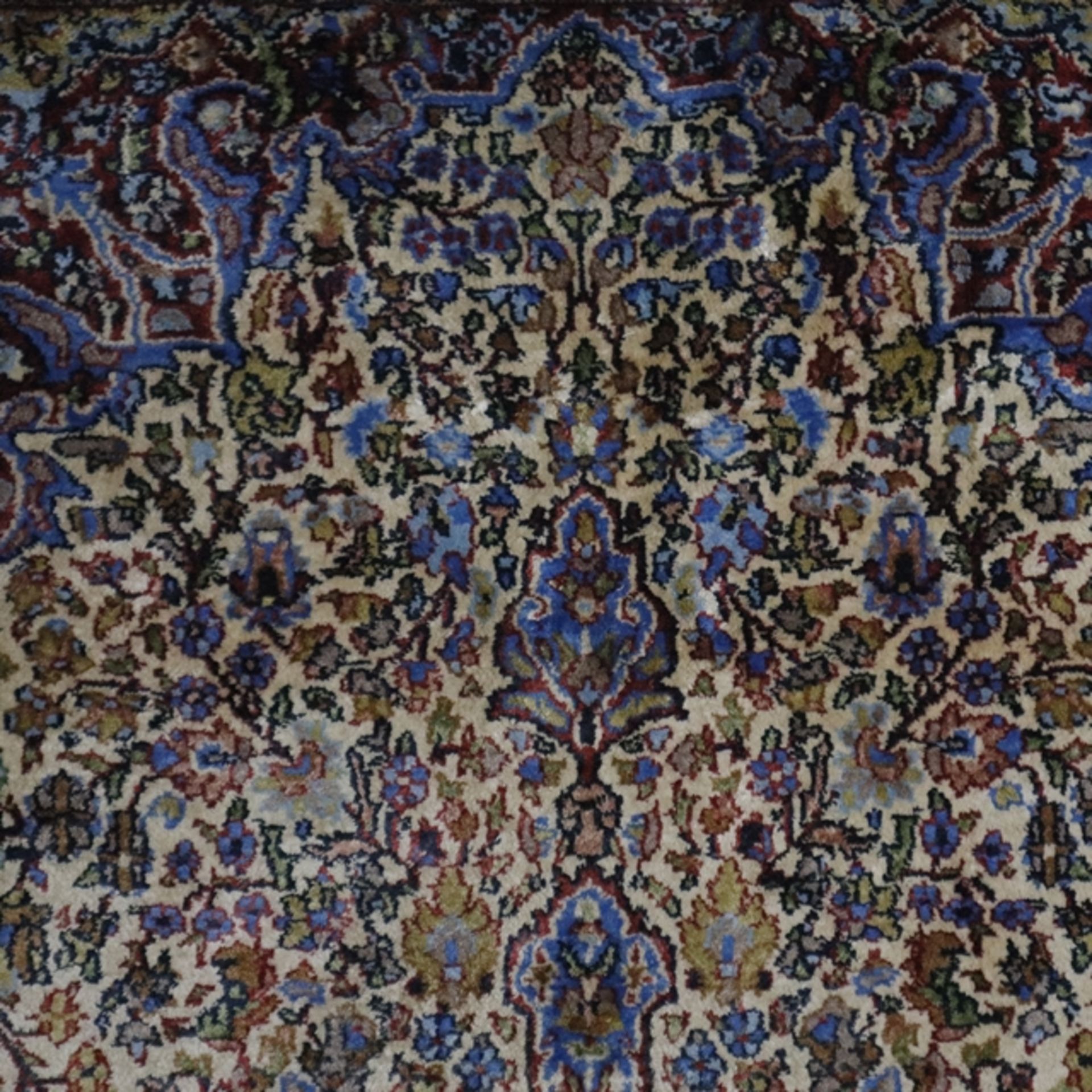 Orient-Brücke - 20. Jh., Kunstseide, floral gemustert, Fransen an den kurzen Seiten, leichte Gebrau - Bild 3 aus 8