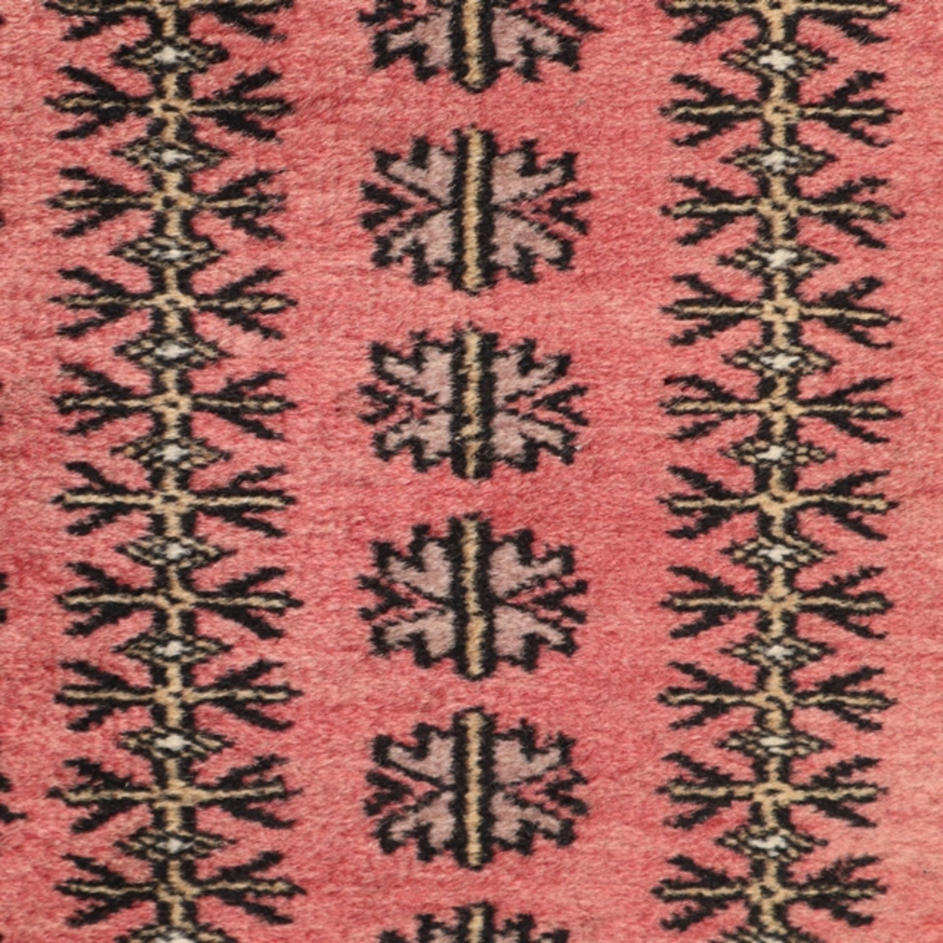 Buchara-Läufer - Pakistan, 20. Jh., Wolle, ornamental gemustert, ca. 265 x 82 cm, Gebrauchsspuren,  - Bild 4 aus 7