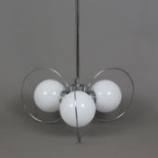 Space Age Deckenlampe - 1960/70er Jahre, Chromgestell mit drei Opalglas-Kugelschirmen, 3-flammig el