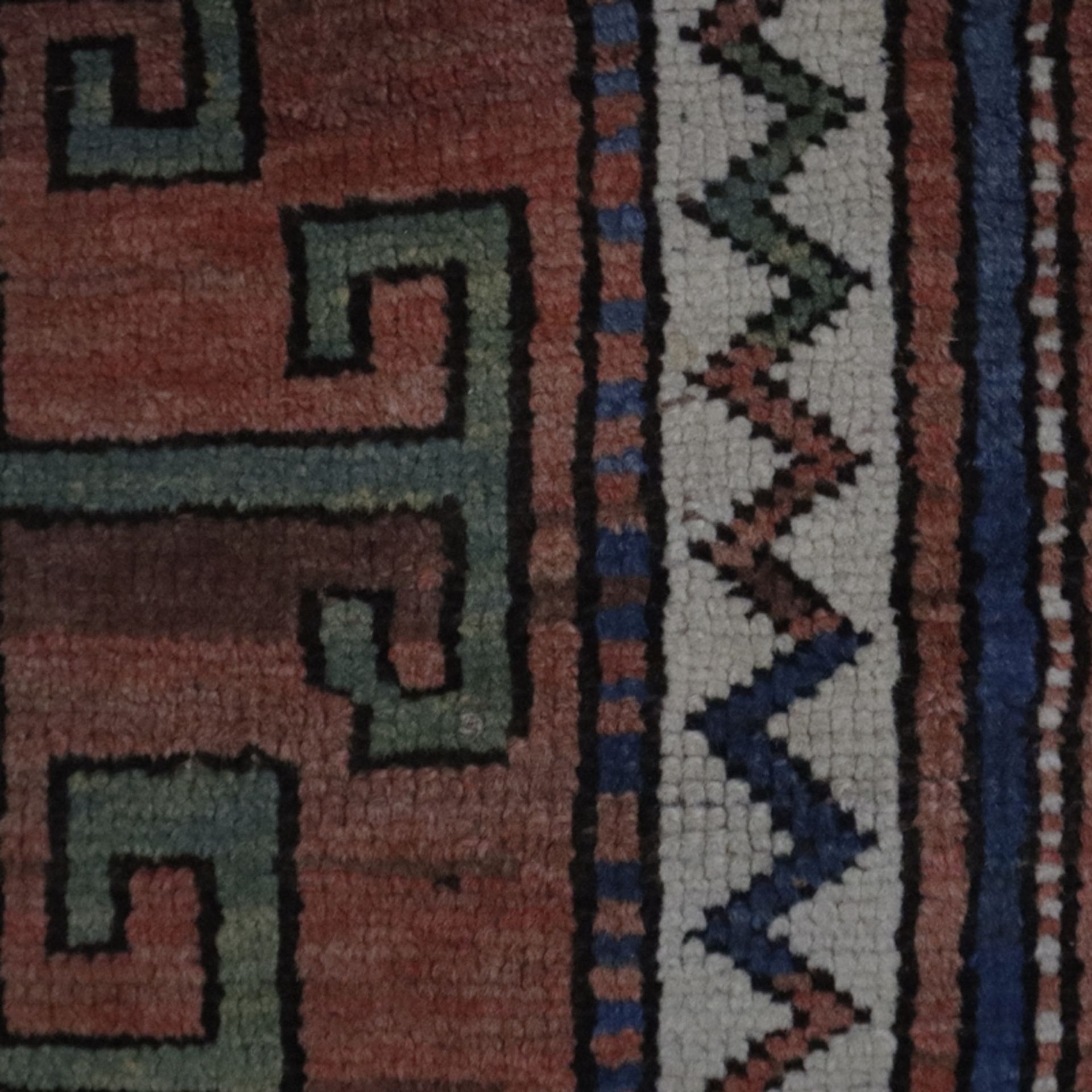 Orient-Brücke - Kasak, 20. Jh., Wolle, pflanzliche Farben, geometrisch gemustert, mehrfache Bordüre - Bild 8 aus 9