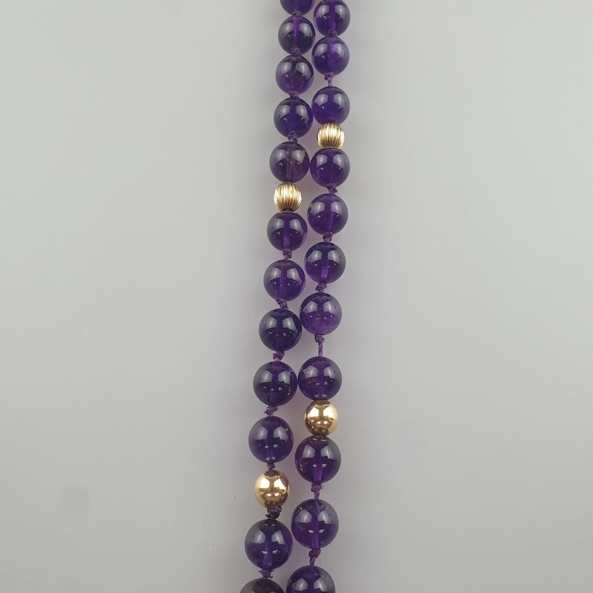 Offene Amethystkette mit Goldperlen - lange Halskette aus 80 Amethystkugeln (Dm.ca.9 mm) mit 15 gol - Image 7 of 8