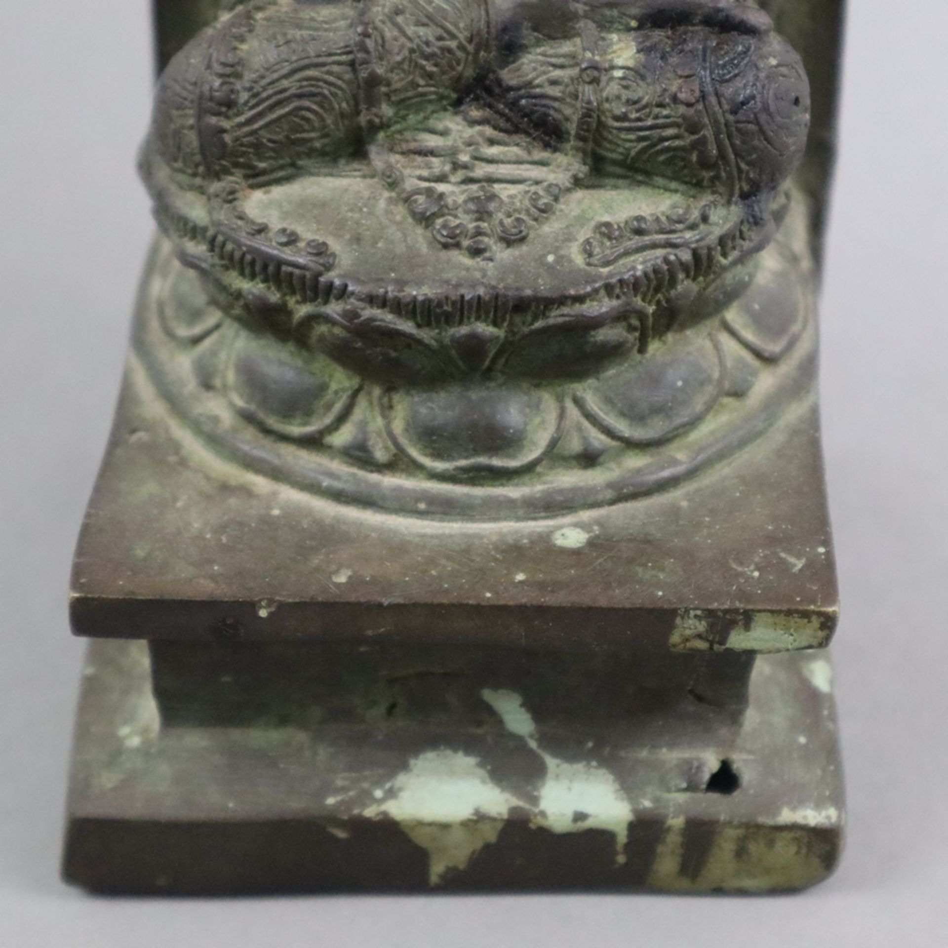 Prajnaparamita-Bodhisattva - Indonesien, Bronze, altpatiniert, Darstellung der buddhistischen Gotth - Bild 6 aus 10
