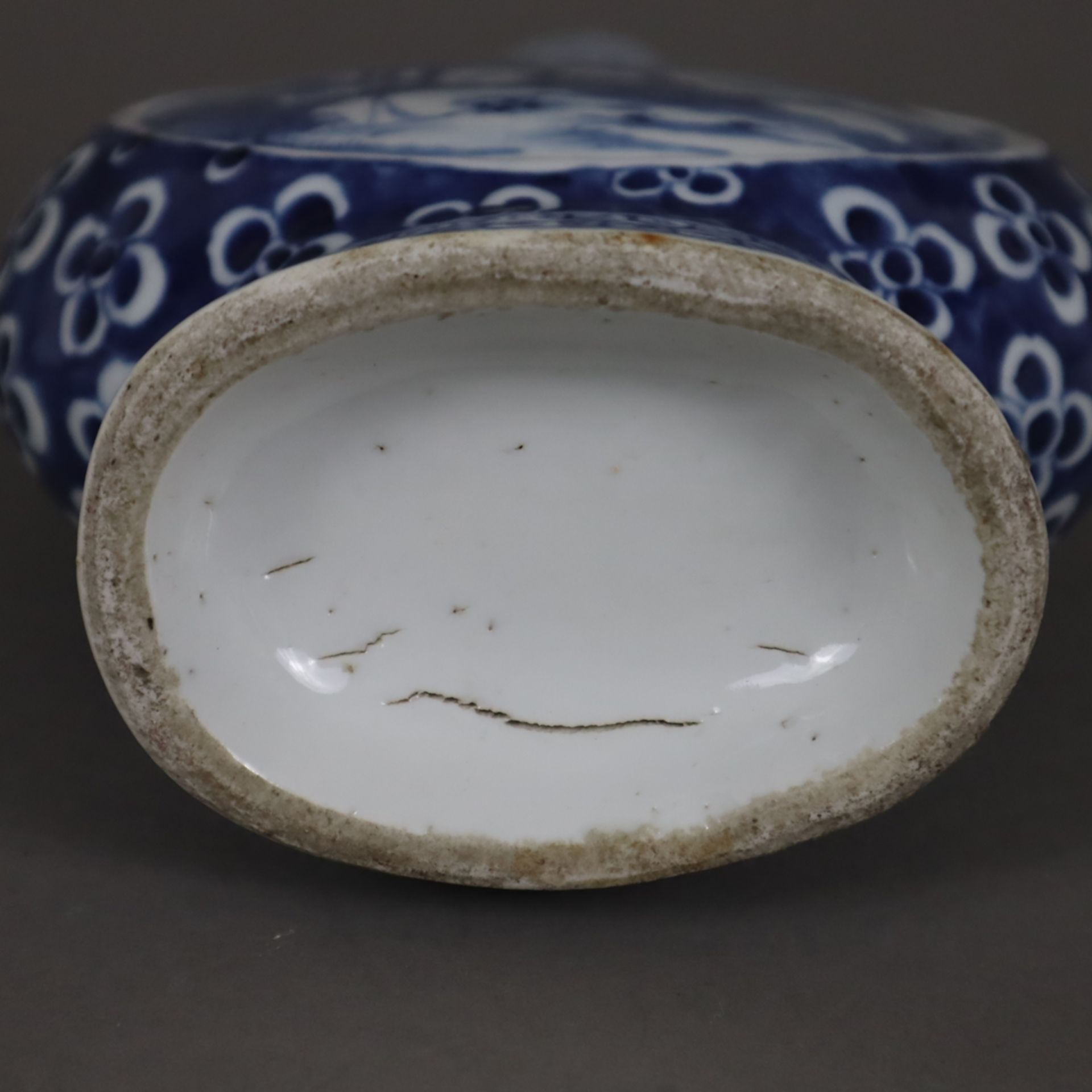 Mond-/Pilgerflasche - China, Ende 19.Jh., Porzellan mit Blaumalerei, Flaschenform mit Röhrenhals un - Bild 11 aus 11