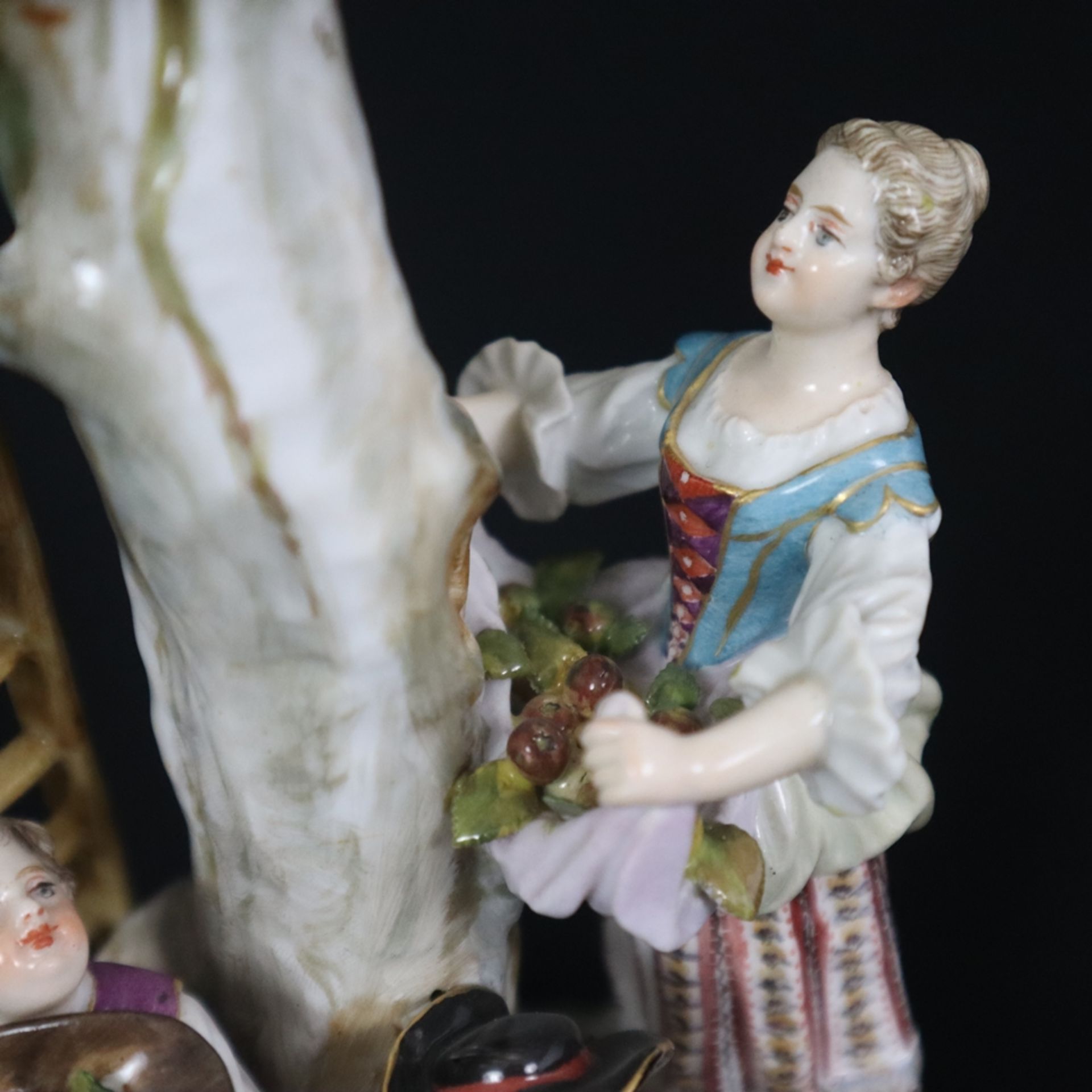 Figurengruppe "Apfelernte" - Meissen, Knaufzeit, Porzellan, polychrome Bemalung, Goldstaffage, Entw - Image 4 of 10