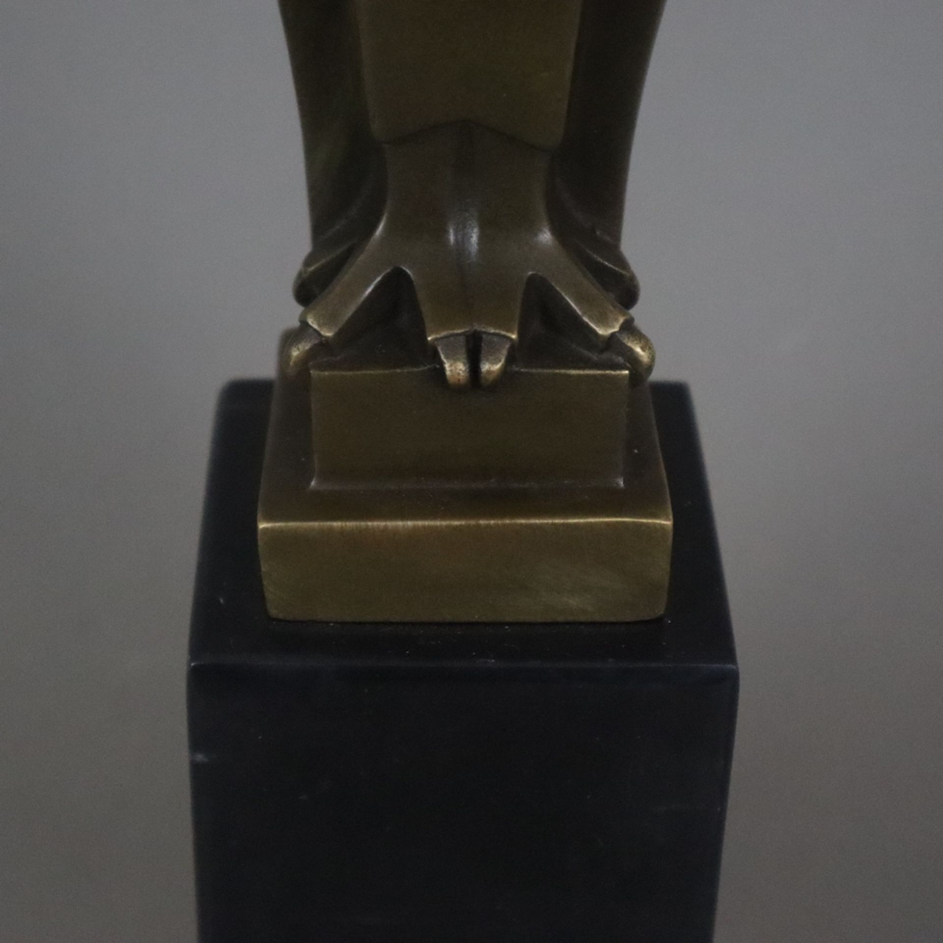 Coenrad, J. B. (20. Jh.) - Eule", Bronze, braun patiniert, stilisierte Darstellung, Plinthe rücksei - Bild 4 aus 8
