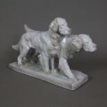 Tierfigur "Jagdhunde"- Karlsruher Majolika, Entwurf: Lilli Hummel-König (1901-1975) um 1930, roter 