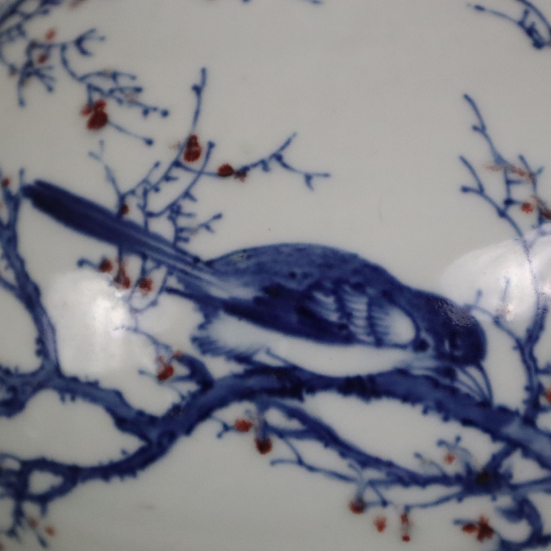 Flaschenvase - Tian qiu ping-Typus, China 1.Hälfte 20.Jh., Bemalung in Blau und Rot mit Vogelschwar - Bild 7 aus 10