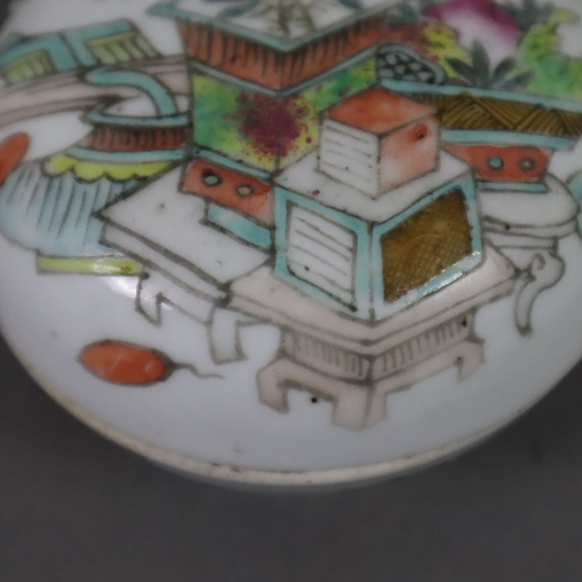 Kleine Deckeldose - China, 1.Hälfte 20.Jh., Porzellan, runde Deckeldose für Siegelpaste, Dekor mit  - Bild 4 aus 8