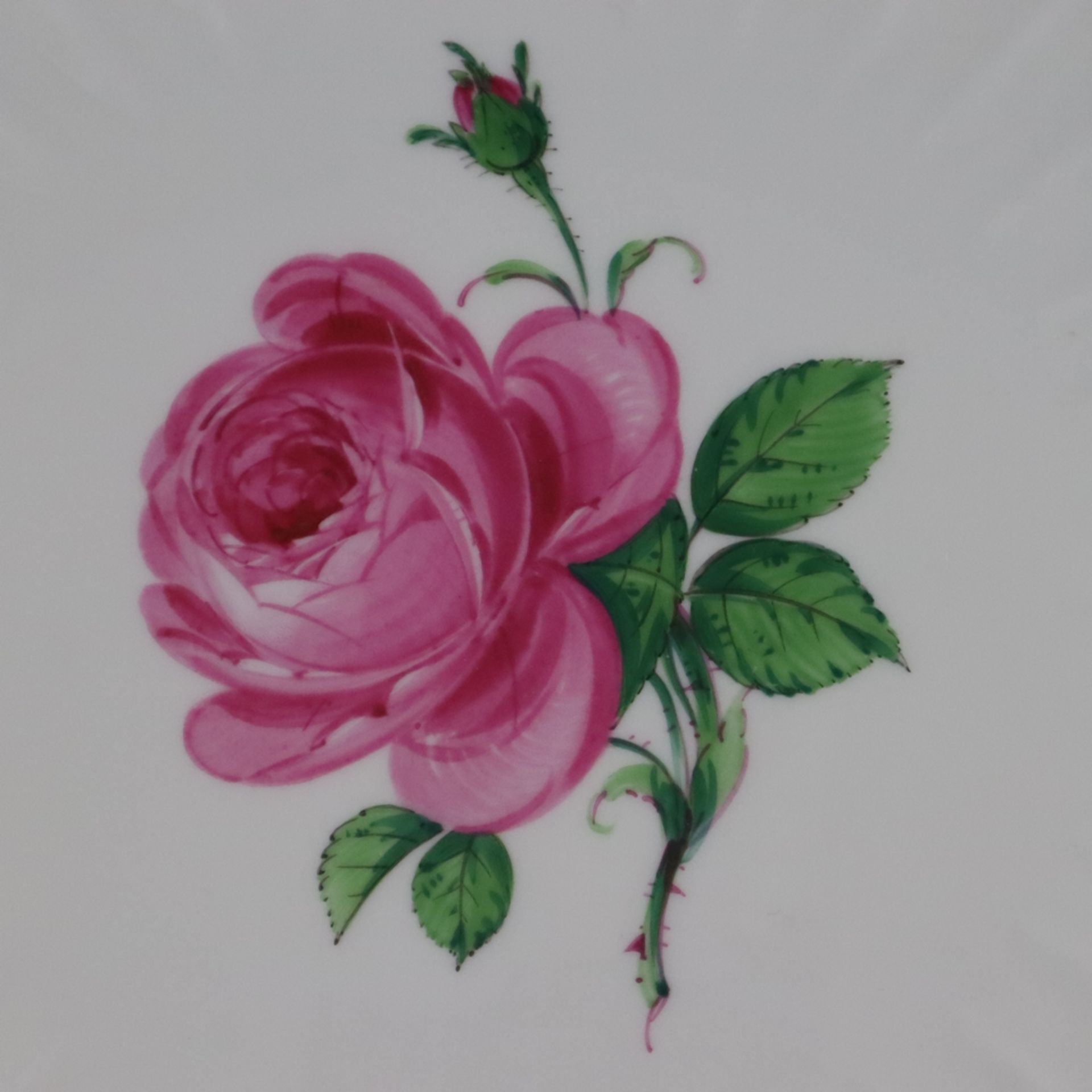Fächerteller "Rote Rose" - Meissen, Porzellan, polychrome florale Bemalung, gefächerte Fahne mit ge - Bild 2 aus 6