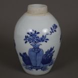 Blau-weiße Vase - China, Qing-Dynastie, Porzellan, ovoide Form, umlaufend in Unterglasurblau bemalt