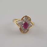 Diamant-Rubin-Ring - Gelbgold 585/000, gestempelt 14K, durchbrochener floraler Ringkopf von ca. 15 