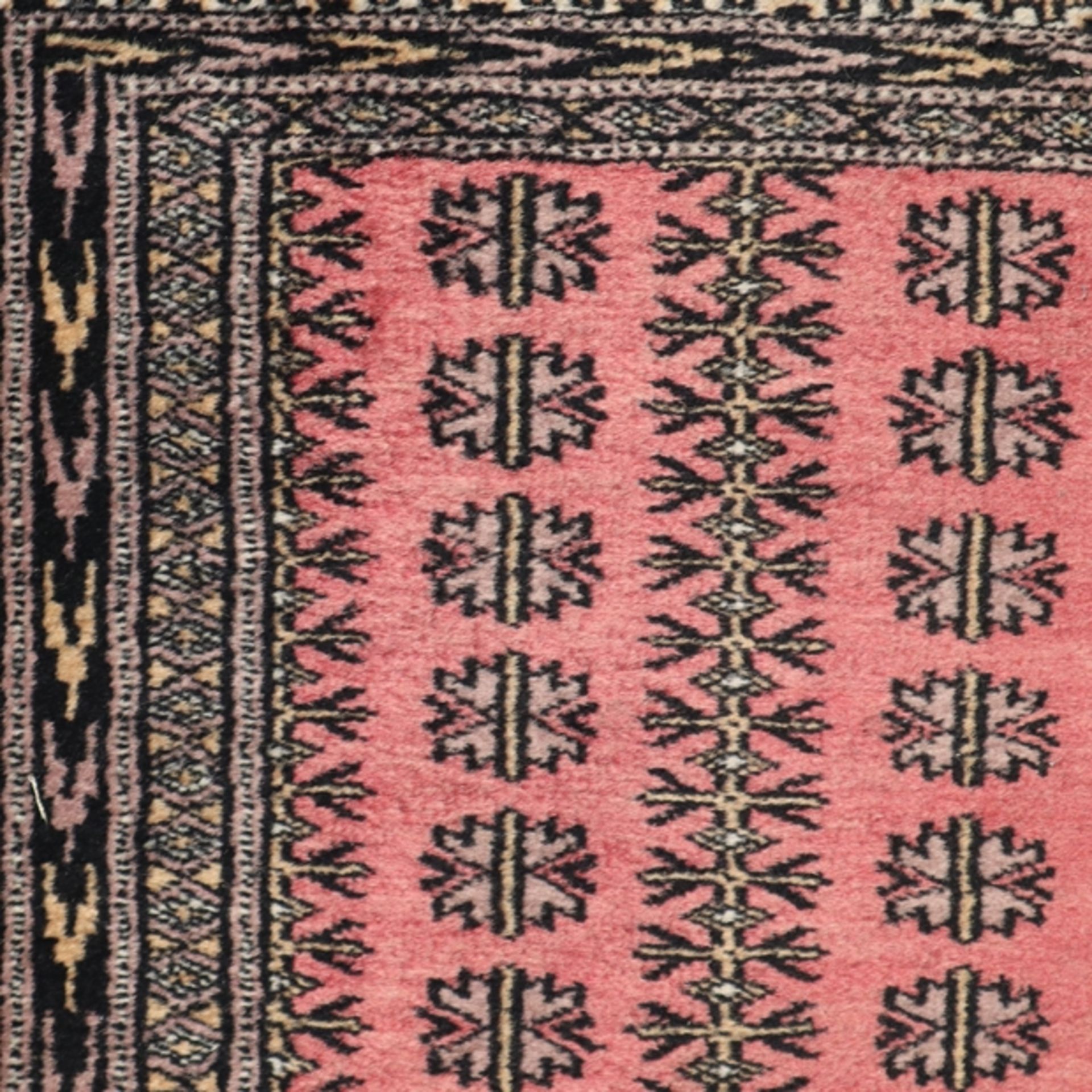 Buchara-Läufer - Pakistan, 20. Jh., Wolle, ornamental gemustert, ca. 265 x 82 cm, Gebrauchsspuren,  - Bild 3 aus 7