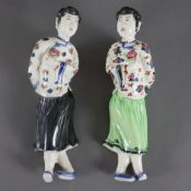 Ein Paar figürliche Wandvasen - China, um 1900, Keramik, Stücke zweier Wandvasen in Gestalt von wei