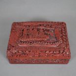 Schnitzlack-Deckeldose - China, Qing-Dynastie, Außenwandung mit rotem Schnitzlack, Unter- und Innen