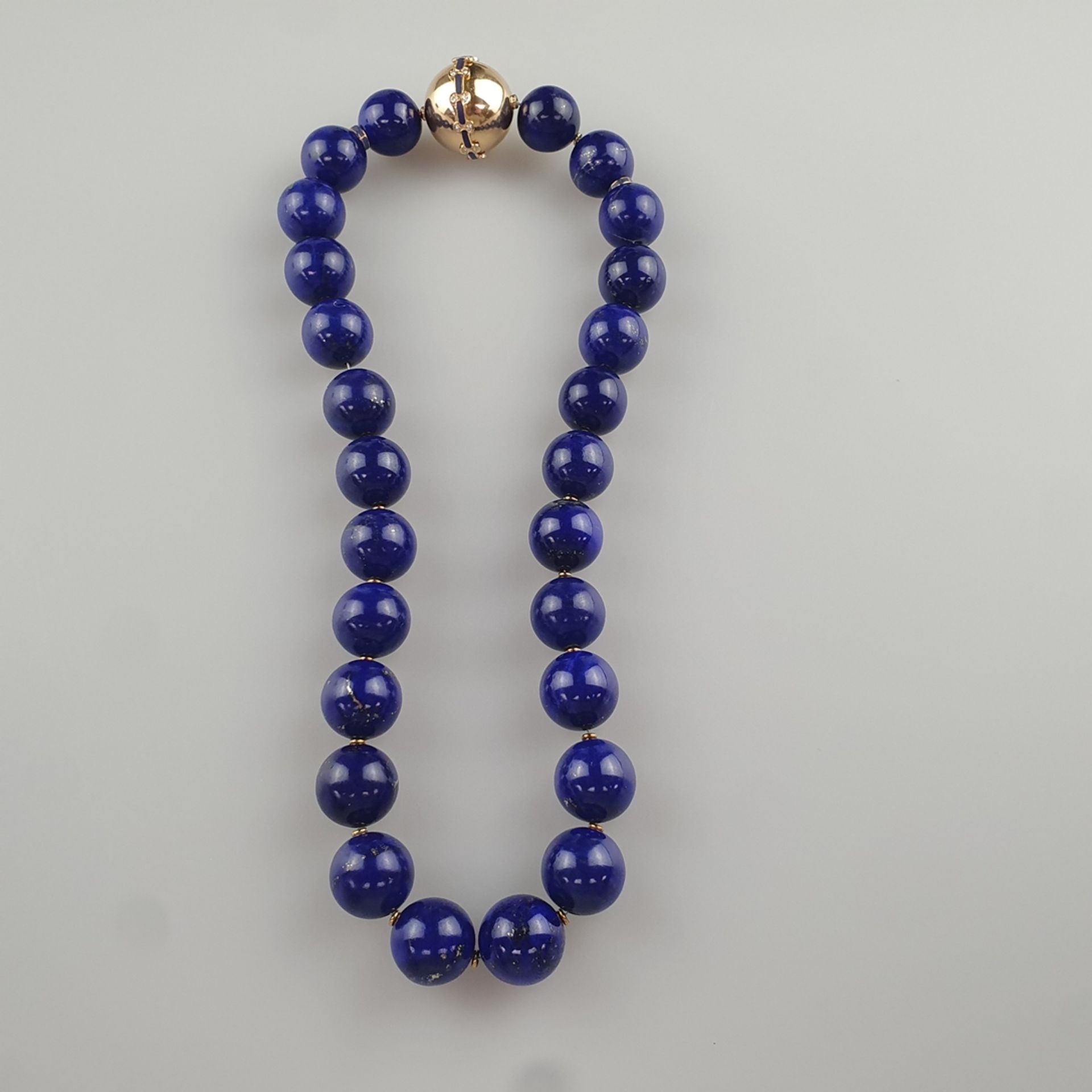 Imposante Lapislazuli-Halskette mit 18K-Goldschließe und Diamantbesatz - 26 fein polierte tiefblaue - Image 5 of 7