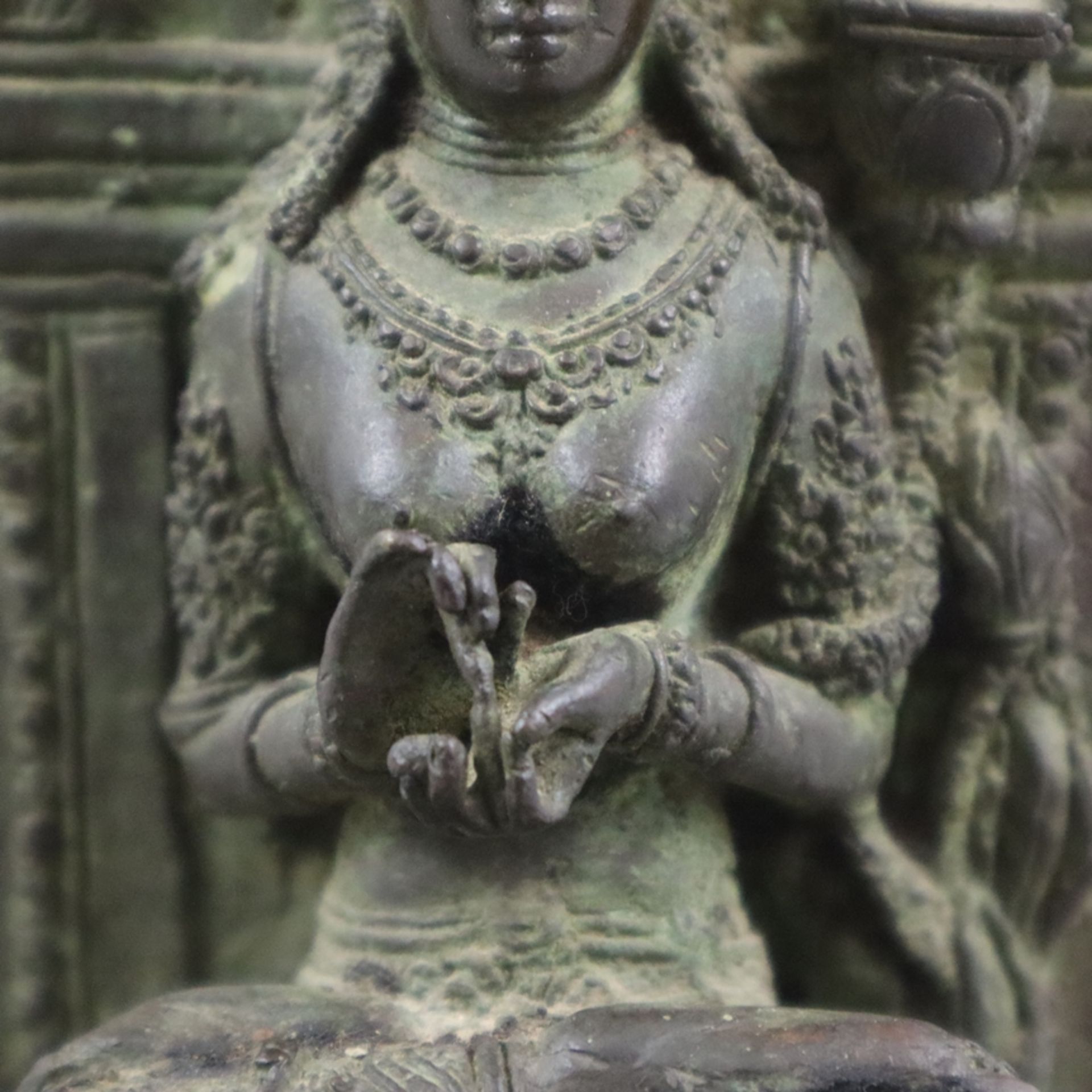 Prajnaparamita-Bodhisattva - Indonesien, Bronze, altpatiniert, Darstellung der buddhistischen Gotth - Bild 4 aus 10