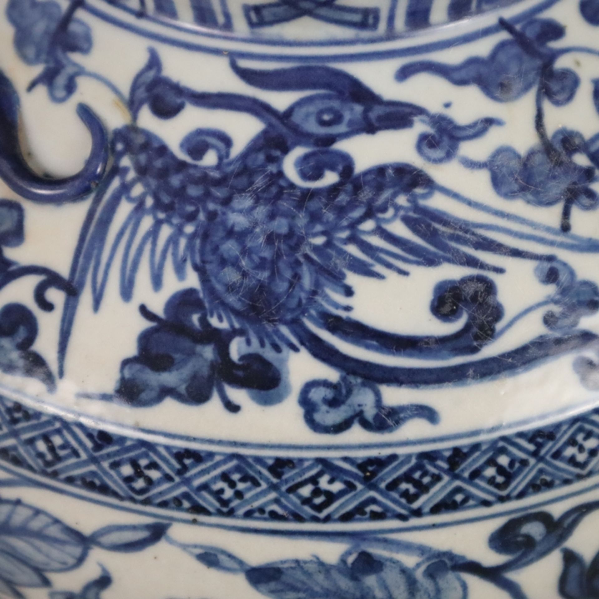 Blau-weiße Vase - Porzellan, runde gebauchte Wandung mit vollrunden Chilong-Appliken auf der abgesc - Bild 4 aus 9