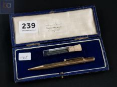 9 CARAT GOLD PROPELLING PENCIL WITH ADDITIONAL LEAD CIRCA 20.8 GRAMS
