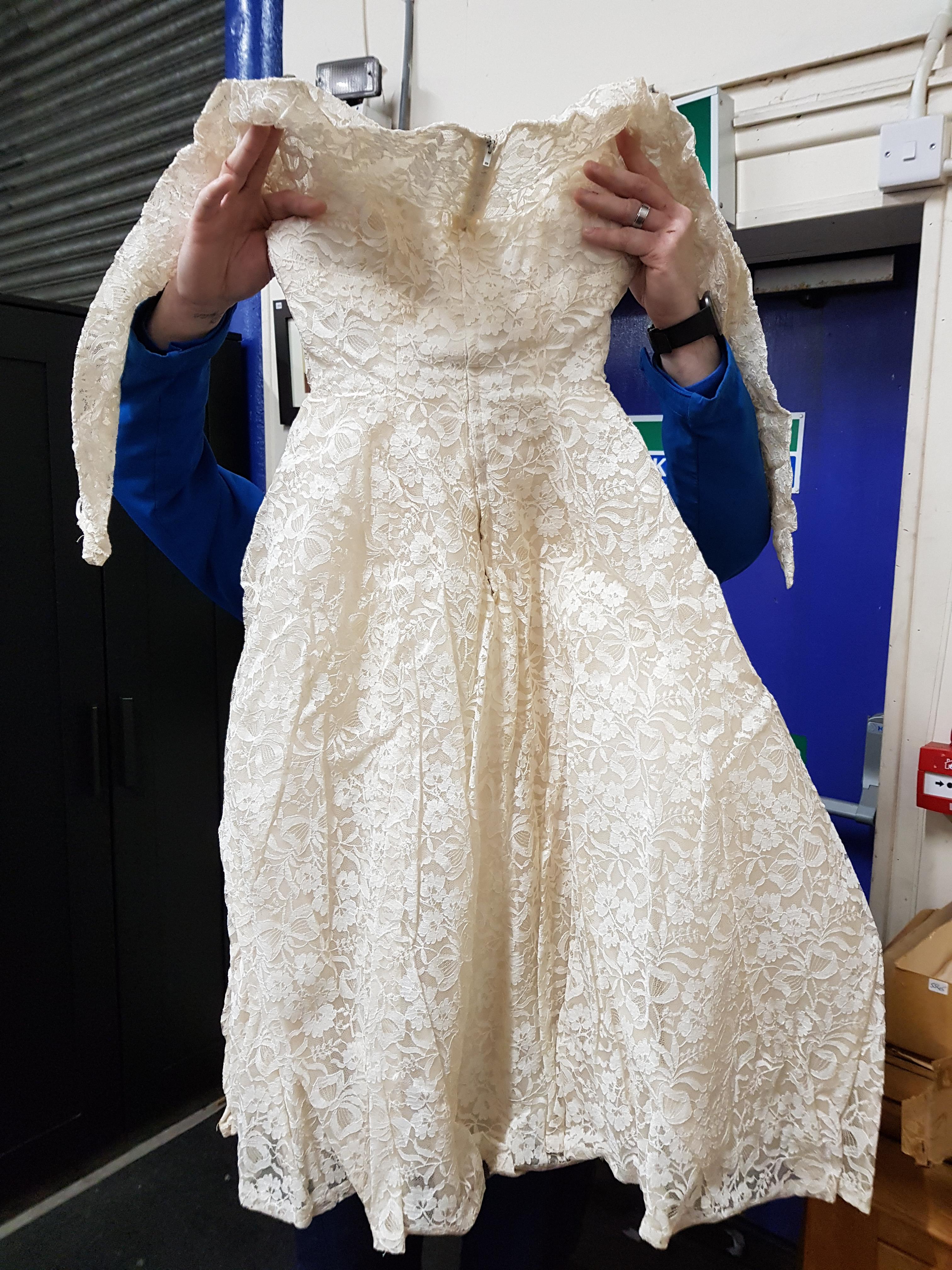 VINTAGE WEDDING DRESS IN ORIGINAL BOX - Image 2 of 8