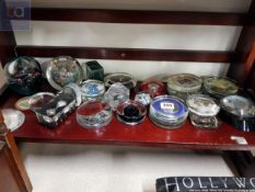 QUANTITY OF PAPERWEIGHTS