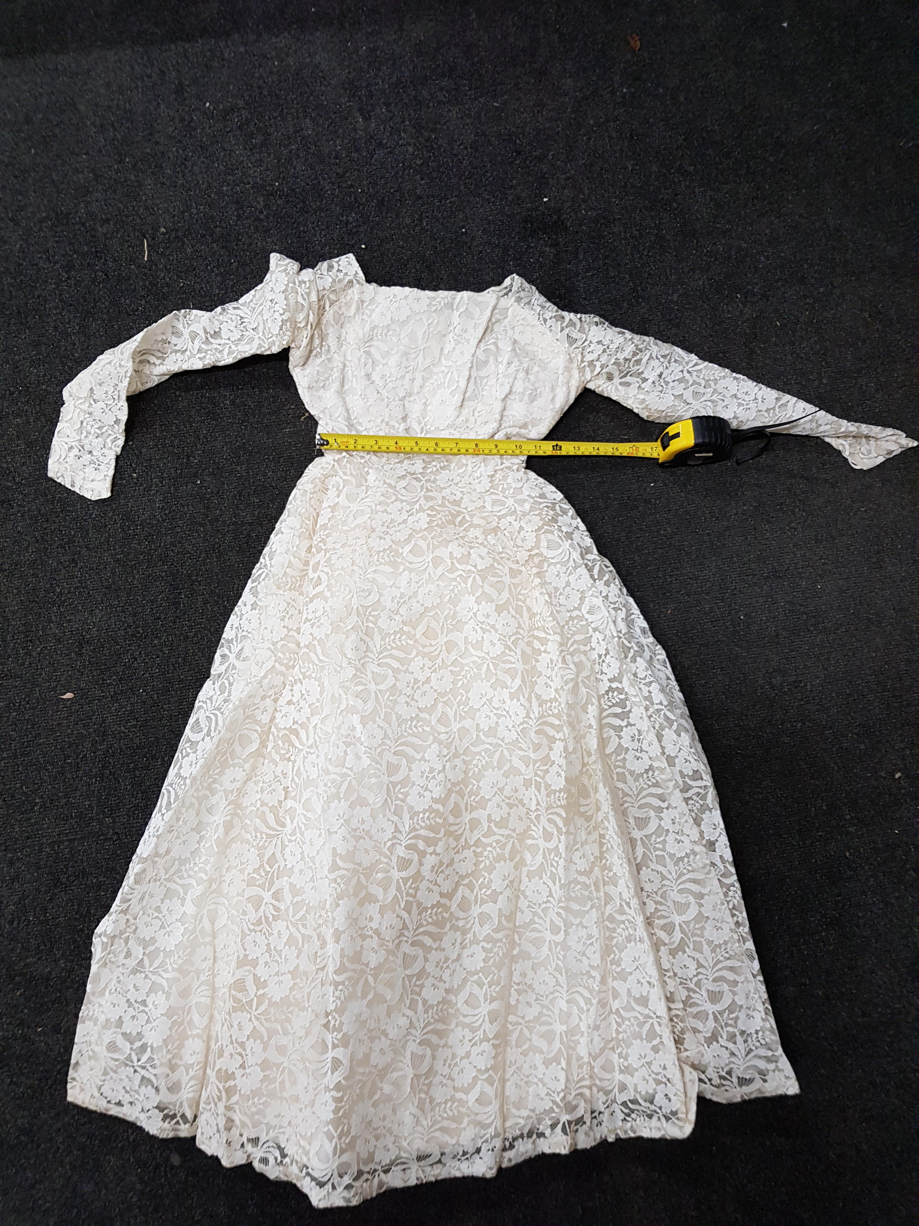 VINTAGE WEDDING DRESS IN ORIGINAL BOX - Image 5 of 8