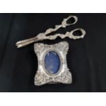 SMALL SILVER PHOTO FRAME & PAIR OF ORNATE GRAPE SCISSORS