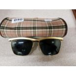 PAIR OF VINTAGE RAY-BAN GLASSES