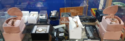 QUANTITY OF DESIGNER WATCHES TO INCLUDE DKNY, GUESS, FOSSIL, PULSAR AND JENNIFER LOPEZ