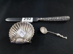 SILVER SHELL SHAPED SALT ON FISH FOOT WITH SPOON AND ORNATE SILVER HANDLED KNIFE