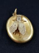 VICTORIAN 18 CARAT LOCKET WITH 9 CARAT GOLD INSECT TOTAL WEIGHT 18.3G
