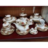 47 PIECE ROYAL ALBERT COUNTRY ROSE TEA AND DINNER SETS