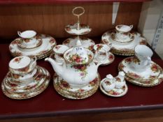 47 PIECE ROYAL ALBERT COUNTRY ROSE TEA AND DINNER SETS