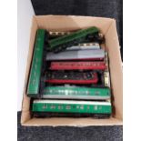 BOX LOT OF MODEL TRAIN CARRIAGES