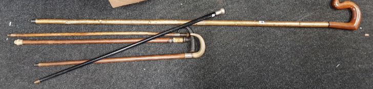 QUANTITY OF ANTIQUE AND OTHER WALKING STICKS