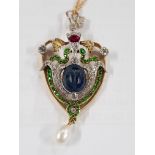 EXQUISITE 18 CARAT YELLOW GOLD EGYPTIAN SCARAB PENDANT AND CHAIN - CENTRE SCARAB CARVED SAPPHIRE