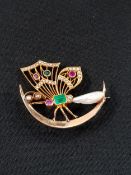 18 CARAT YELLOW GOLD DRAGONFLY BROOCH - DRAGONFLY BROOCH SET WITH RUBIES AND EMERALDS, SEED PEARLS