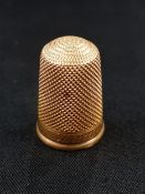 18 CARAT GOLD THIMBLE CASED 5.1G