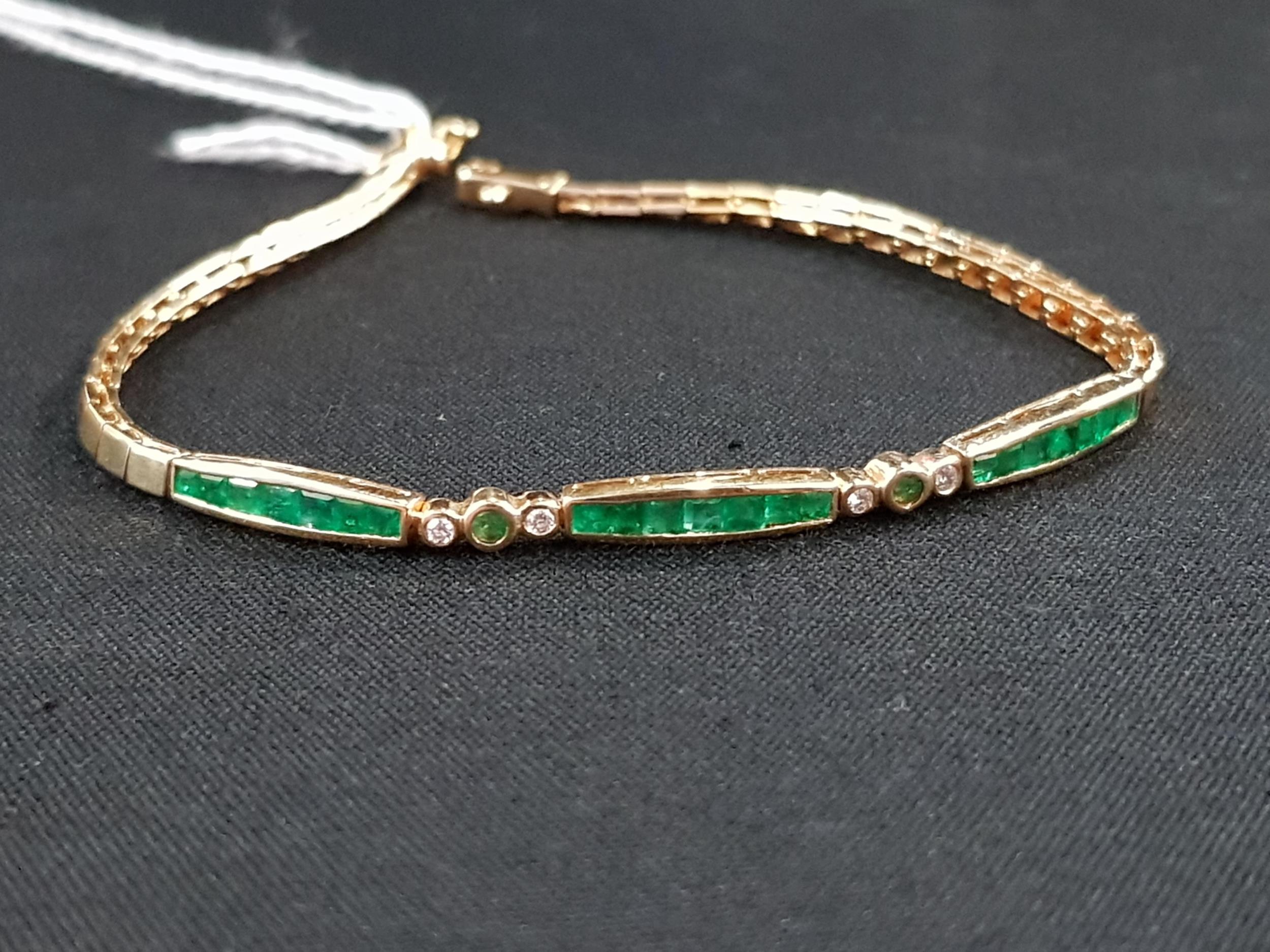 18 CARAT YELLOW GOLD EMERALD & DIAMOND BRACELET