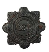 FIRST ISSUE GARDA HELMET PLATE ( FOR NIGHT USE). FIRST ISSUE CAP BADGES AFTER INDEPENDANCE 1922.