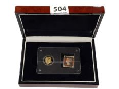 COMMEMORATIVE GOLD COIN AND PENNY BLACK STAMP TOTAL GOLD WEIGHT 7.7G 22 CARAT