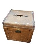 OLD SQUARE TRUNK
