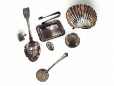 8 ITEMS OF SOLID SILVER ITEMS TO INCLUDE GEORGIAN IRISH SERVING SPOON, SHELL DISH AND SMALL PIN TRAY