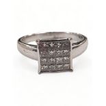 18 CARAT WHITE GOLD AND DIAMOND RING WITH 1 CARAT OF DIAMONDS