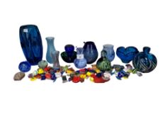 LARGE QUANTITY OF GLASSWARE TO INCLUDE CAITHNESS AND MURANO