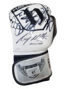 BOXING GLOVE SIGNED BY CARL FRAMPTON, ROCKY FIELDING, MARTIN MURRAY, JAMIE MOORE, DEONTAY WILDER AND