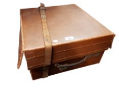 ANTIQUE TRAVEL CASE