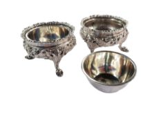 PAIR OF HEAVY & ORNATELY DECORATED SILVER FINGER BOWLS WITH SILVER LINERS HALLMARKED FOR LONDON BY