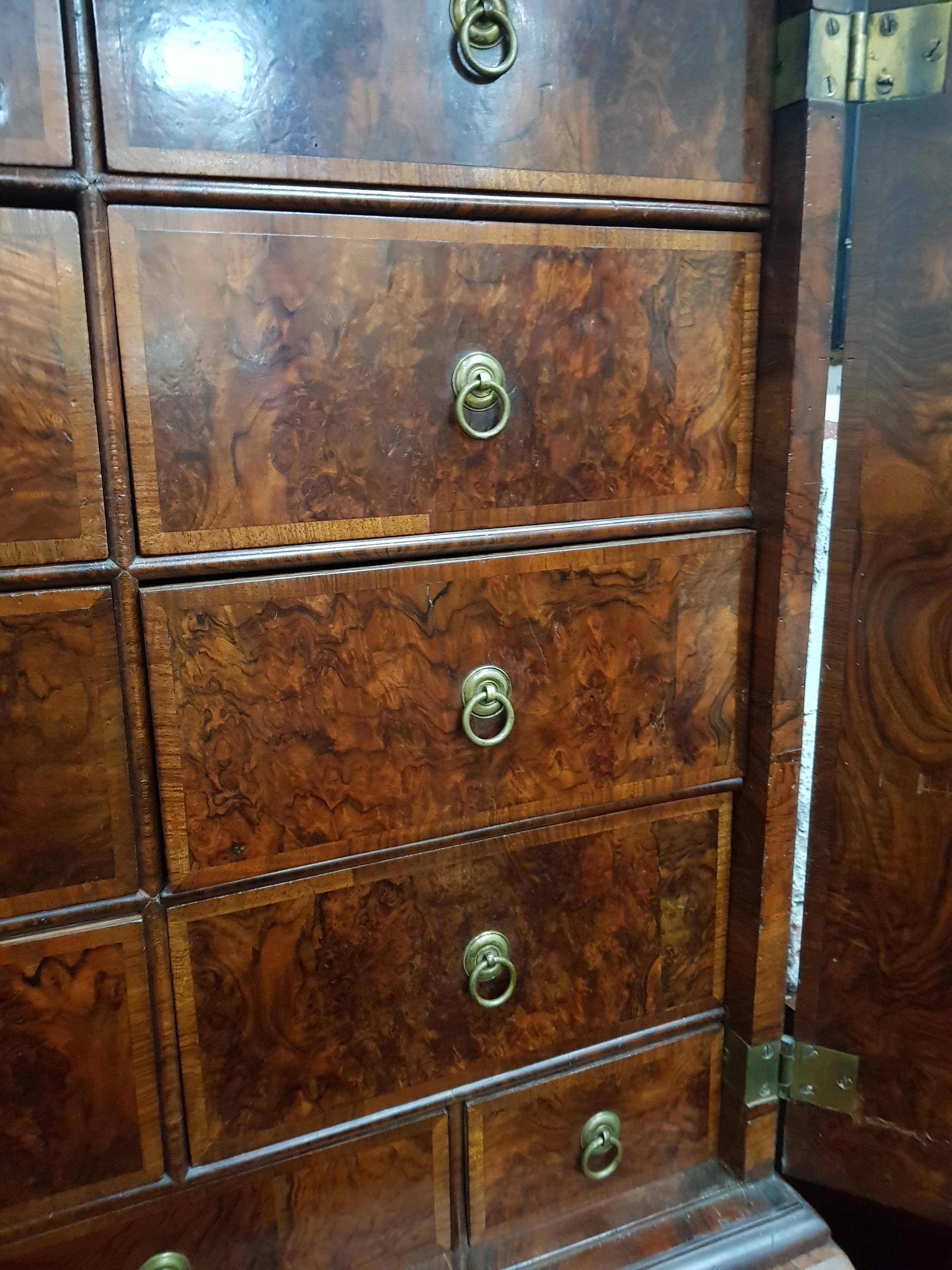 LATE 18TH CENTURY DUTCH/NORTHERN EUROPEAN WALNUT BUREAU CABINET WITH A RECTANGULAR CORNICE OVER A - Image 7 of 9