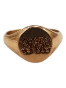 ANTIQUE GOLD MEMORIAL/SIGNET RING WITH LOCKET TO REAR CONTAINING HAIR. THE RING APPEARS TO BE A